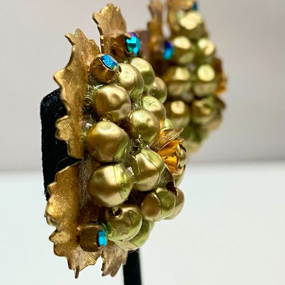 Flower Stud Earrings Gold Tone Cluster Beads Blue Green Rhinestones Clip Ons - Picture 5 of 11